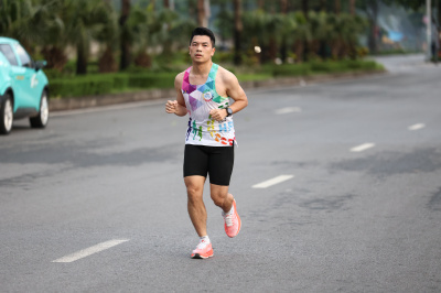 Photo Happy Feet Long Run - The Manor Central Park tuan 56