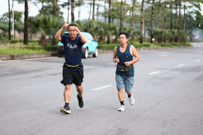 Photo Happy Feet Long Run - The Manor Central Park tuan 56