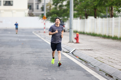 Photo Happy Feet Long Run - The Manor Central Park tuan 56