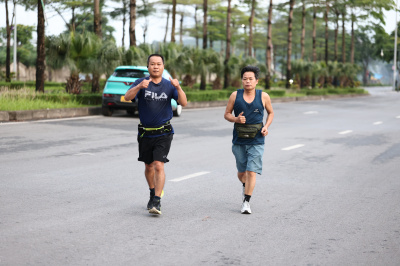 Photo Happy Feet Long Run - The Manor Central Park tuan 56