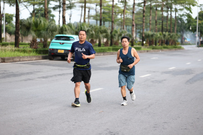 Photo Happy Feet Long Run - The Manor Central Park tuan 56