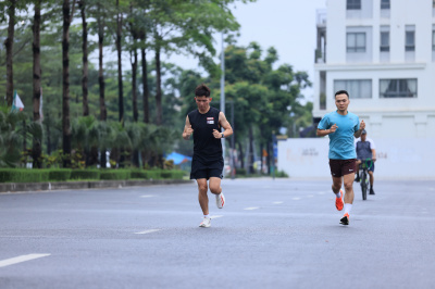 Photo Happy Feet Long Run - The Manor Central Park tuan 57