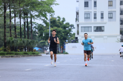 Photo Happy Feet Long Run - The Manor Central Park tuan 57