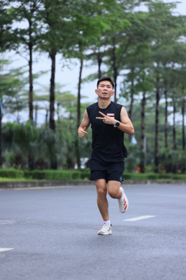 Photo Happy Feet Long Run - The Manor Central Park tuan 57