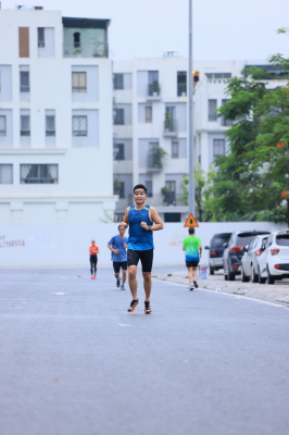 Photo Happy Feet Long Run - The Manor Central Park tuan 57