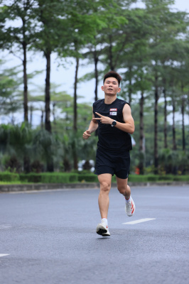 Photo Happy Feet Long Run - The Manor Central Park tuan 57