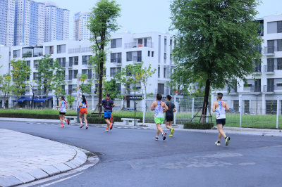 Photo Happy Feet Long Run - The Manor Central Park tuan 57