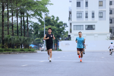 Photo Happy Feet Long Run - The Manor Central Park tuan 57