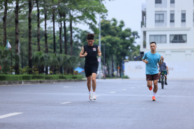Photo Happy Feet Long Run - The Manor Central Park tuan 57