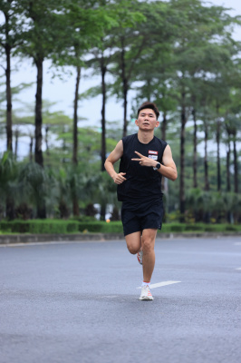Photo Happy Feet Long Run - The Manor Central Park tuan 57