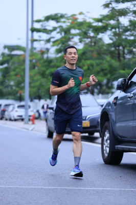 Photo Happy Feet Long Run - The Manor Central Park tuan 57