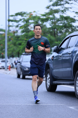 Photo Happy Feet Long Run - The Manor Central Park tuan 57