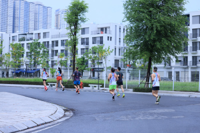 Photo Happy Feet Long Run - The Manor Central Park tuan 57