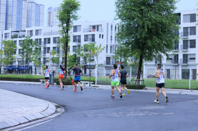 Photo Happy Feet Long Run - The Manor Central Park tuan 57