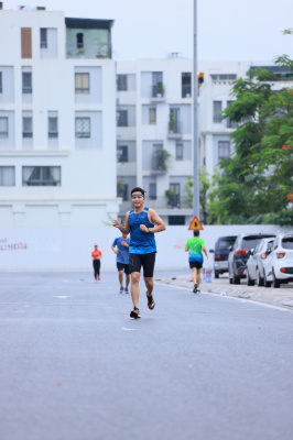 Photo Happy Feet Long Run - The Manor Central Park tuan 57