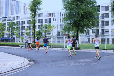 Photo Happy Feet Long Run - The Manor Central Park tuan 57