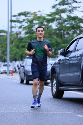 Photo Happy Feet Long Run - The Manor Central Park tuan 57