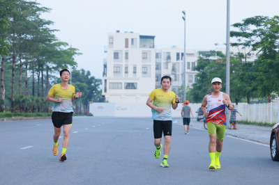 Photo Happy Feet Long Run - The Manor Central Park tuan 59