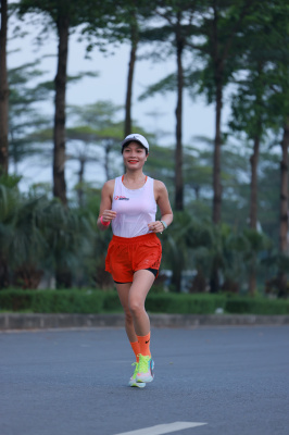 Photo Happy Feet Long Run - The Manor Central Park tuan 59