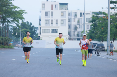 Photo Happy Feet Long Run - The Manor Central Park tuan 59