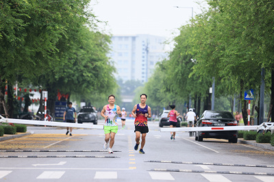 Foto Happy Feet Long Run - The Manor Central Park tuan 62