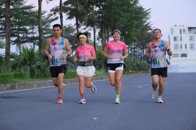 Photo Happy Feet Long Run - The Manor Central Park tuan 64
