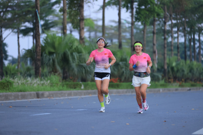 Photo Happy Feet Long Run - The Manor Central Park tuan 64