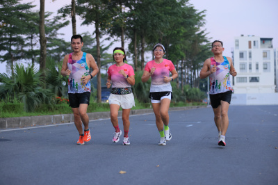 Photo Happy Feet Long Run - The Manor Central Park tuan 64