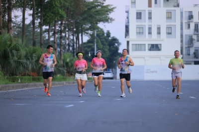 Photo Happy Feet Long Run - The Manor Central Park tuan 64