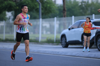Photo Happy Feet Long Run - The Manor Central Park tuan 64