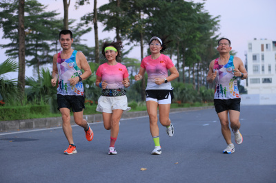 Photo Happy Feet Long Run - The Manor Central Park tuan 64