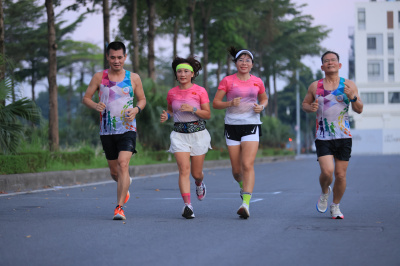 Photo Happy Feet Long Run - The Manor Central Park tuan 64