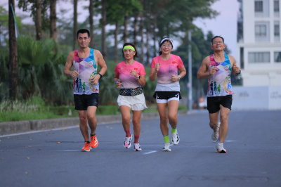 Photo Happy Feet Long Run - The Manor Central Park tuan 64