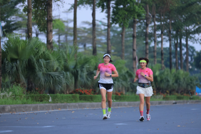 Photo Happy Feet Long Run - The Manor Central Park tuan 64
