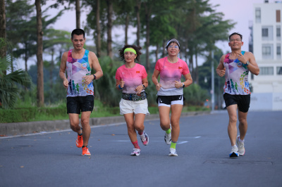 Photo Happy Feet Long Run - The Manor Central Park tuan 64