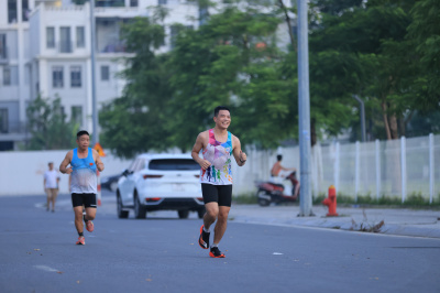 Photo Happy Feet Long Run - The Manor Central Park tuan 64