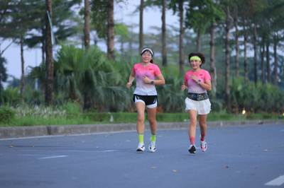 Photo Happy Feet Long Run - The Manor Central Park tuan 64