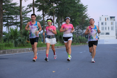 Photo Happy Feet Long Run - The Manor Central Park tuan 64