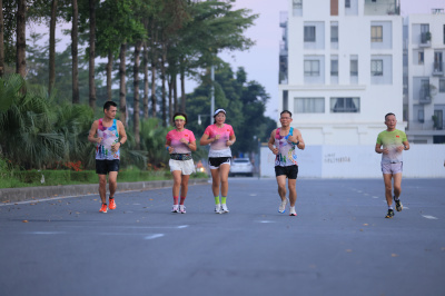 Photo Happy Feet Long Run - The Manor Central Park tuan 64