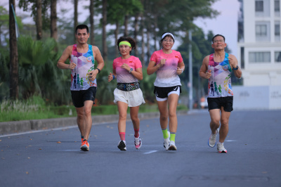 Photo Happy Feet Long Run - The Manor Central Park tuan 64