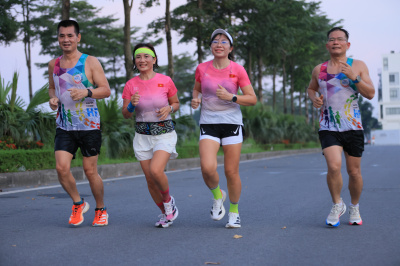 Photo Happy Feet Long Run - The Manor Central Park tuan 64