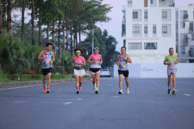 Photo Happy Feet Long Run - The Manor Central Park tuan 64