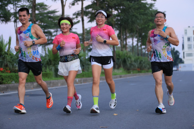Photo Happy Feet Long Run - The Manor Central Park tuan 64