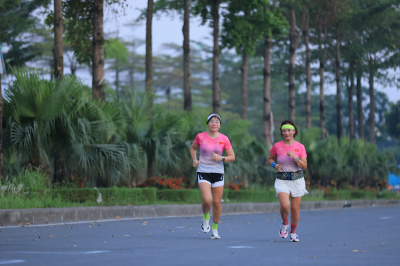 Photo Happy Feet Long Run - The Manor Central Park tuan 64