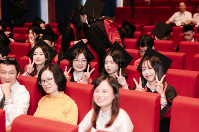 LỄ TRAO BẰNG TỐT NGHIỆP TRƯỜNG ĐẠI HỌC NGOẠI THƯƠNG THÁNG 09-2025 照片
