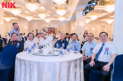 ภาพ DOANH NHÂN VIỆT NAM - LAN TOẢ TINH HOA - CHĂM SÓC CỘNG ĐỒNG