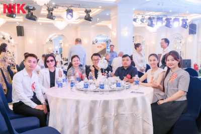 ภาพ DOANH NHÂN VIỆT NAM - LAN TOẢ TINH HOA - CHĂM SÓC CỘNG ĐỒNG