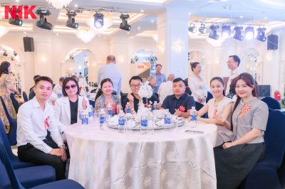 ภาพ DOANH NHÂN VIỆT NAM - LAN TOẢ TINH HOA - CHĂM SÓC CỘNG ĐỒNG