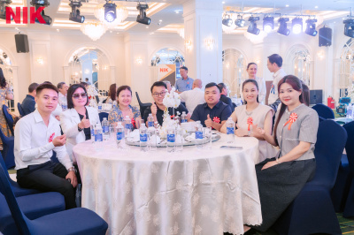 ภาพ DOANH NHÂN VIỆT NAM - LAN TOẢ TINH HOA - CHĂM SÓC CỘNG ĐỒNG
