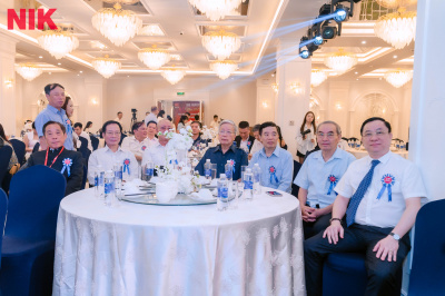 ภาพ DOANH NHÂN VIỆT NAM - LAN TOẢ TINH HOA - CHĂM SÓC CỘNG ĐỒNG